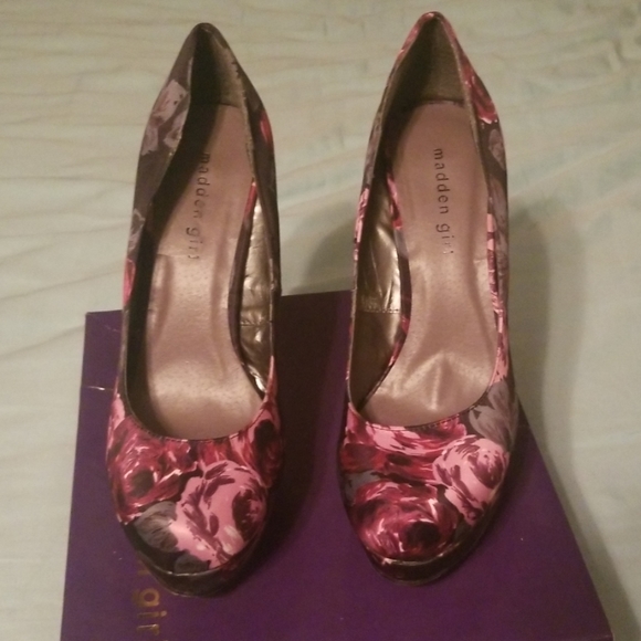 Heels - Picture 3 of 5